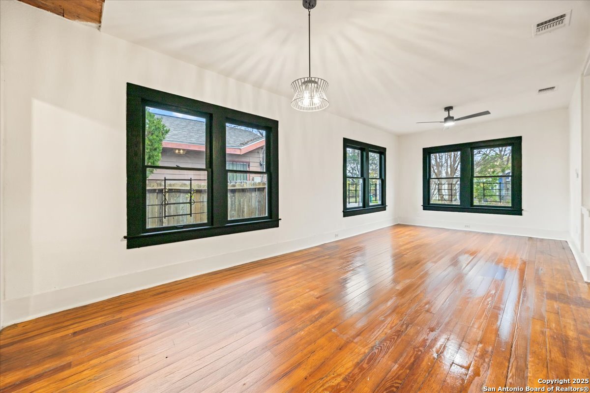 1019 Saint James San Antonio TX 78202