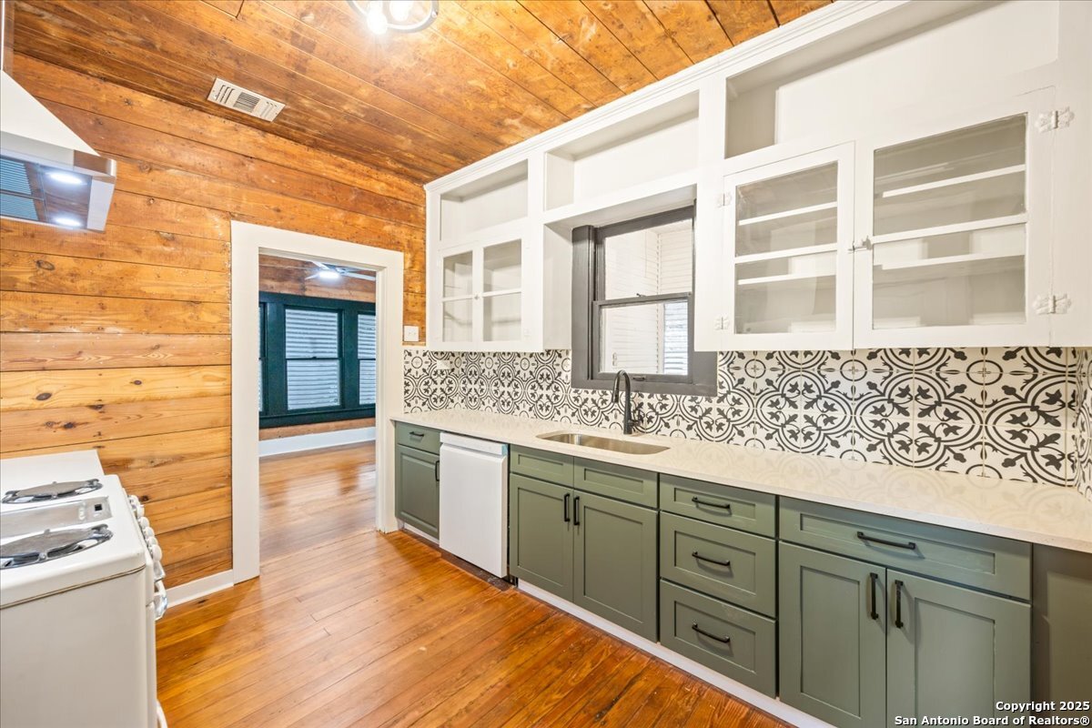 1019 Saint James San Antonio TX 78202