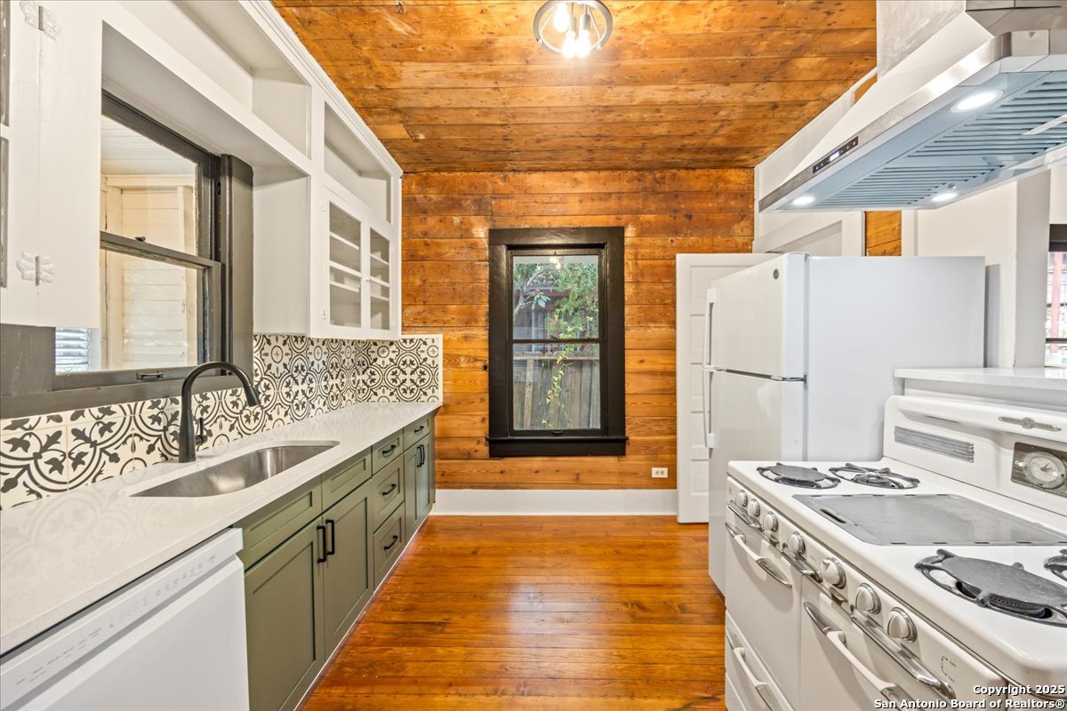 1019 Saint James San Antonio TX 78202