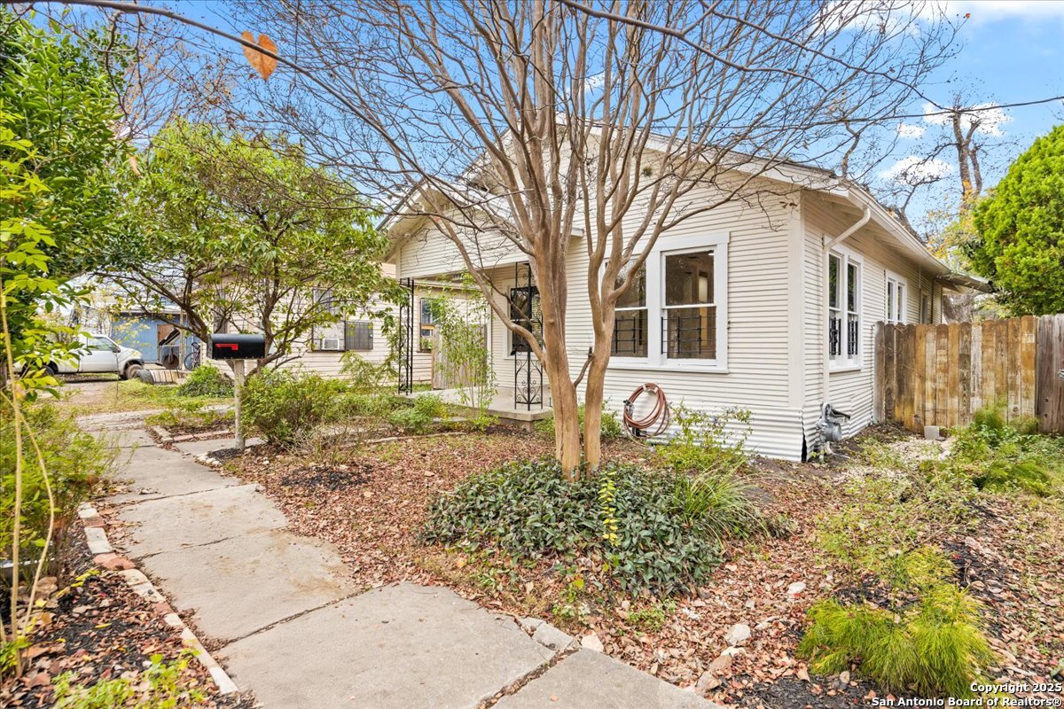 1019 Saint James San Antonio TX 78202