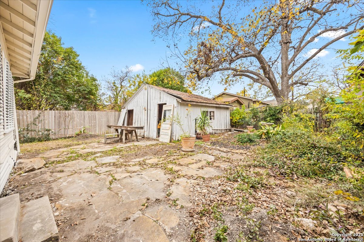 1019 Saint James San Antonio TX 78202
