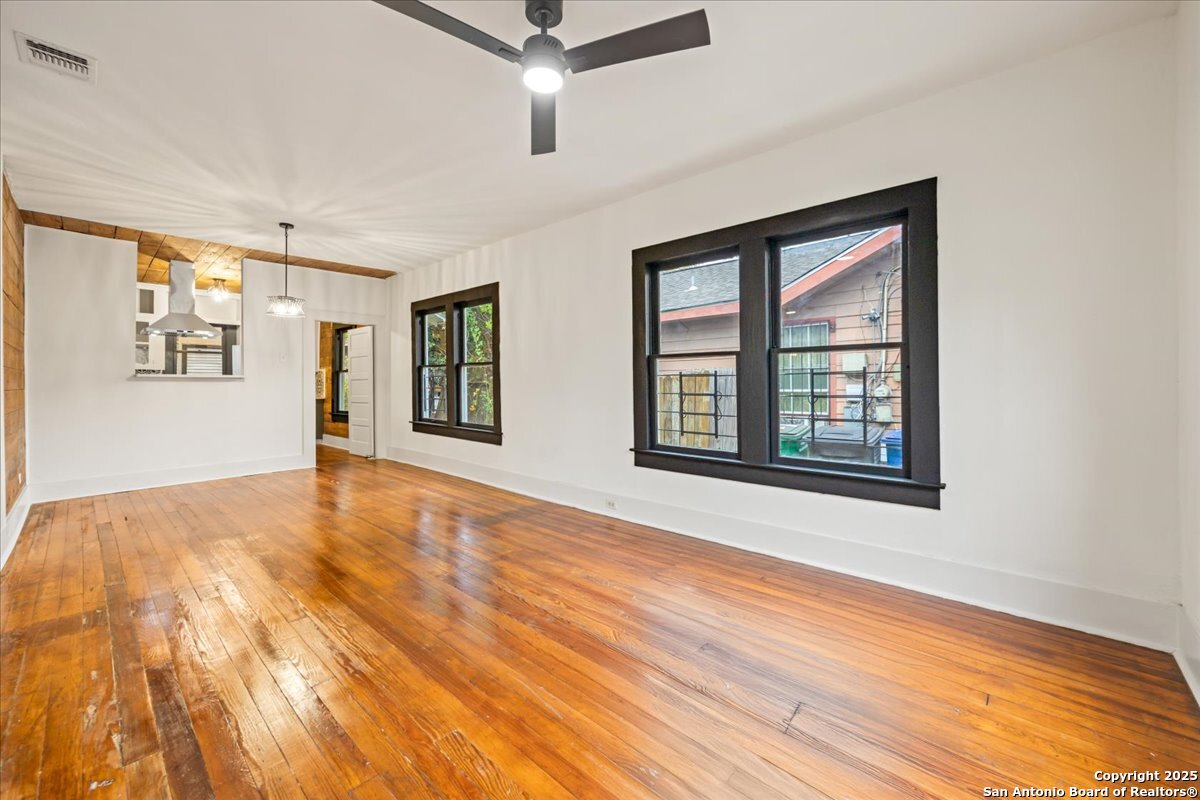 1019 Saint James San Antonio TX 78202