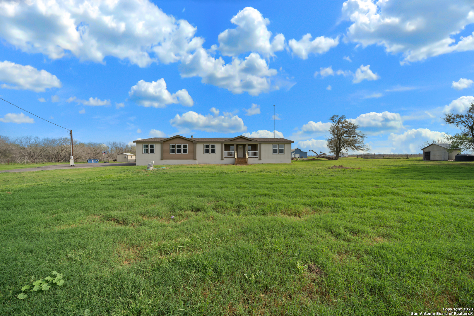 8482 Fm 537 Floresville TX 78114