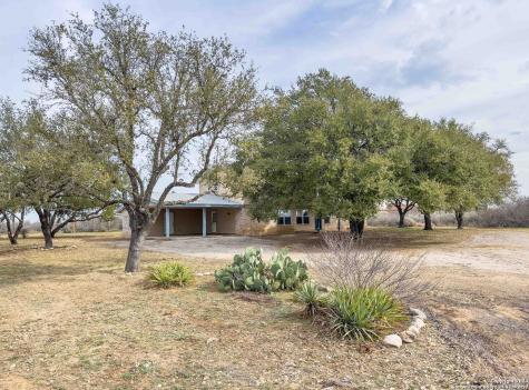 162 Quail Trail Uvalde TX 78801