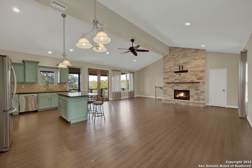 925 & 913 Glenn Drive Canyon Lake TX 78133