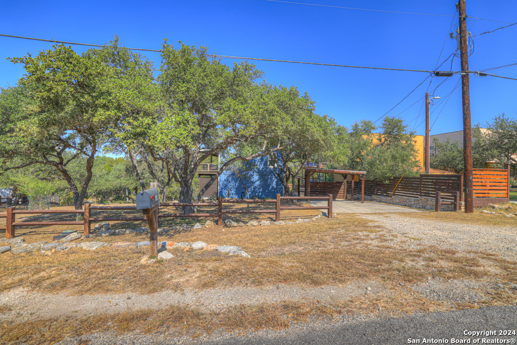 925 & 913 Glenn Drive Canyon Lake TX 78133