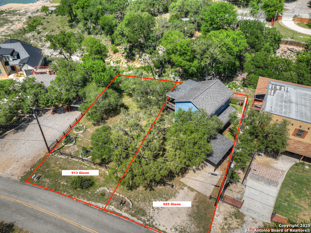 925 & 913 Glenn Drive Canyon Lake TX 78133