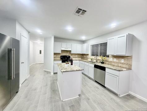 5807 Barton Hollow San Antonio TX 78249