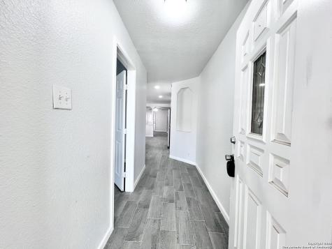 5807 Barton Hollow San Antonio TX 78249