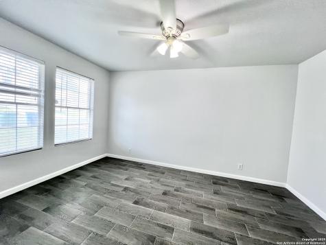 5807 Barton Hollow San Antonio TX 78249