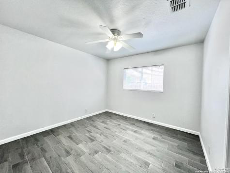 5807 Barton Hollow San Antonio TX 78249