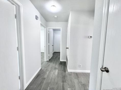 5807 Barton Hollow San Antonio TX 78249