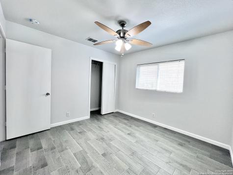 5807 Barton Hollow San Antonio TX 78249