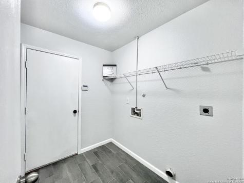 5807 Barton Hollow San Antonio TX 78249