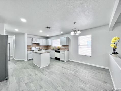 5807 Barton Hollow San Antonio TX 78249