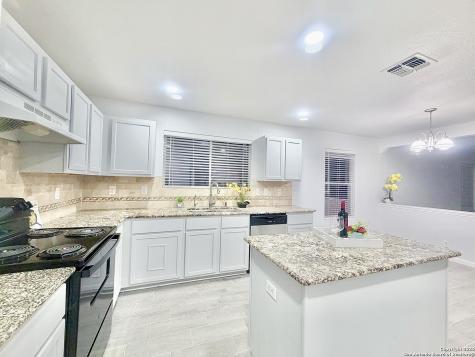 5807 Barton Hollow San Antonio TX 78249
