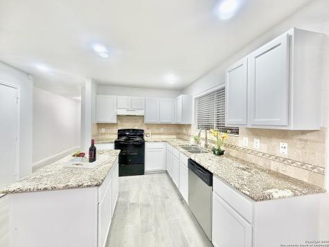 5807 Barton Hollow San Antonio TX 78249