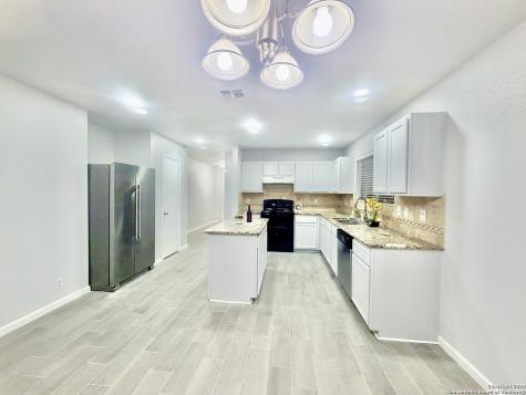 5807 Barton Hollow San Antonio TX 78249