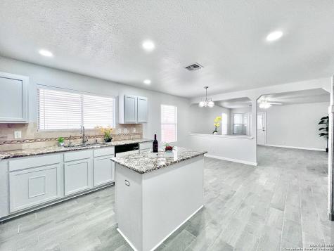 5807 Barton Hollow San Antonio TX 78249