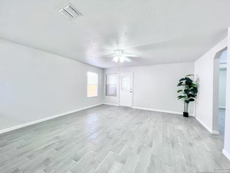 5807 Barton Hollow San Antonio TX 78249