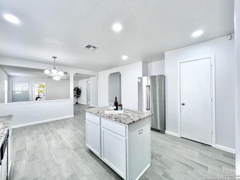 5807 Barton Hollow San Antonio TX 78249