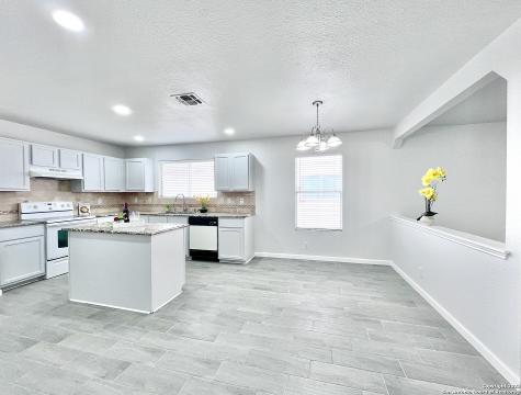 5807 Barton Hollow San Antonio TX 78249