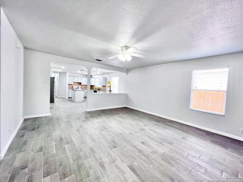 5807 Barton Hollow San Antonio TX 78249