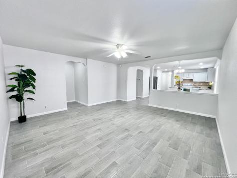 5807 Barton Hollow San Antonio TX 78249