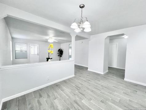 5807 Barton Hollow San Antonio TX 78249