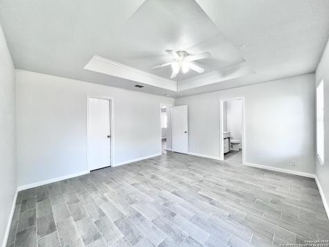 5807 Barton Hollow San Antonio TX 78249