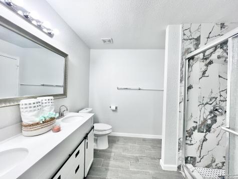 5807 Barton Hollow San Antonio TX 78249