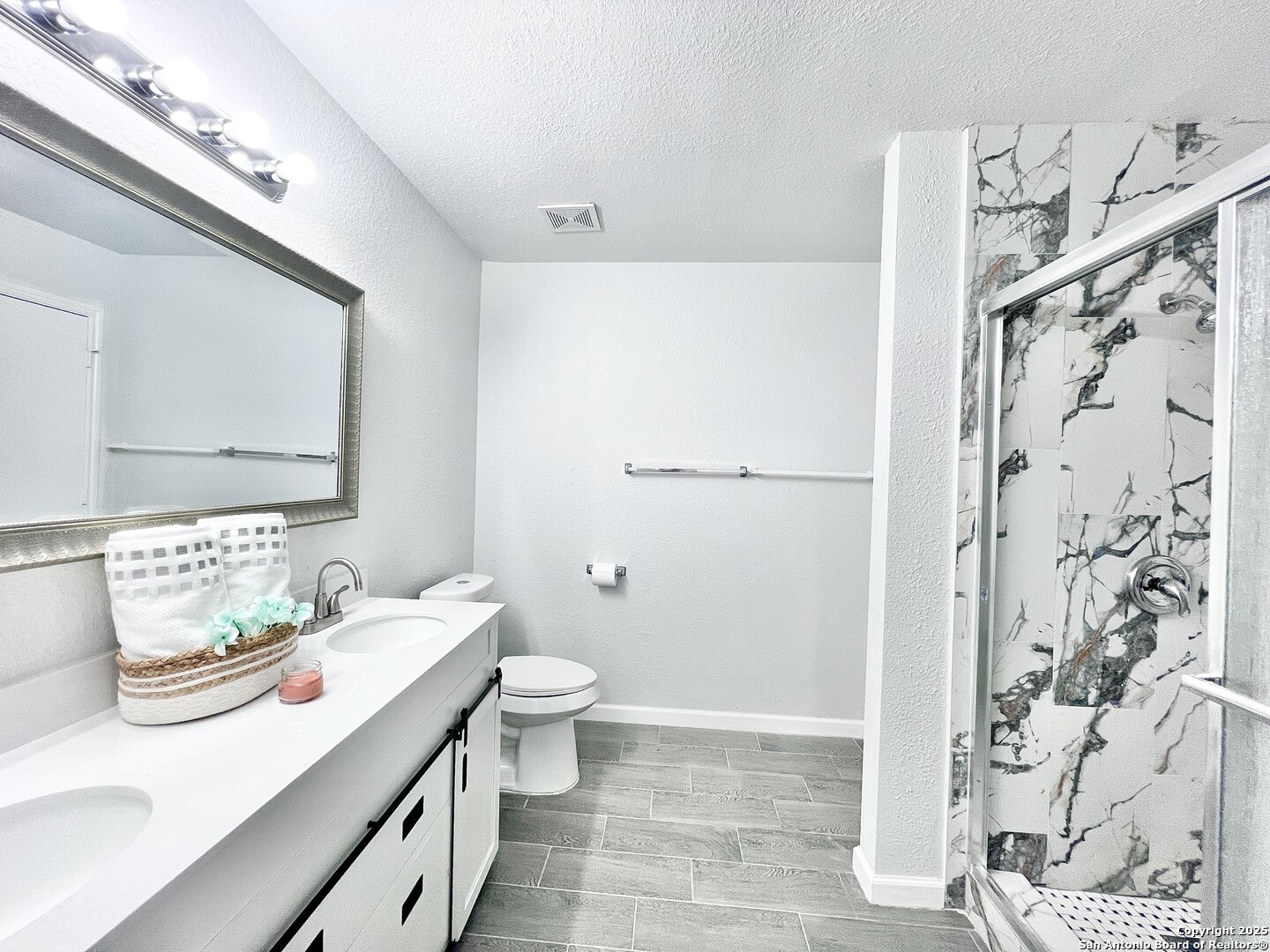5807 Barton Hollow San Antonio TX 78249