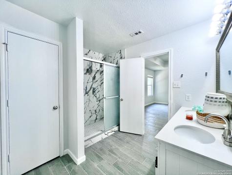 5807 Barton Hollow San Antonio TX 78249