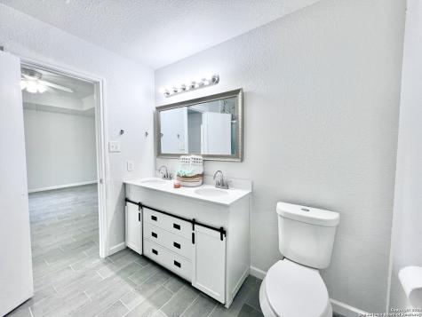 5807 Barton Hollow San Antonio TX 78249