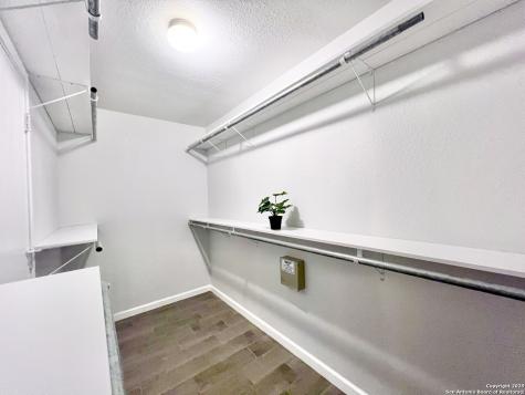 5807 Barton Hollow San Antonio TX 78249