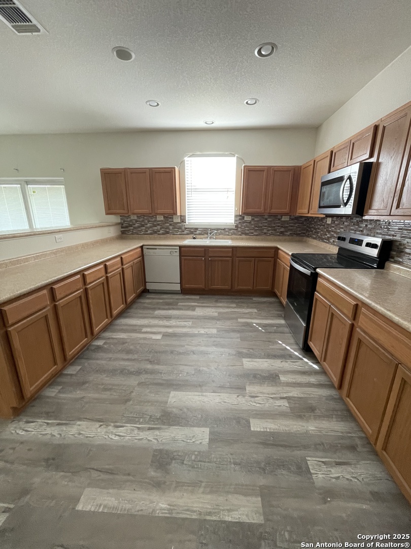 11111 Denae Live Oak TX 78233
