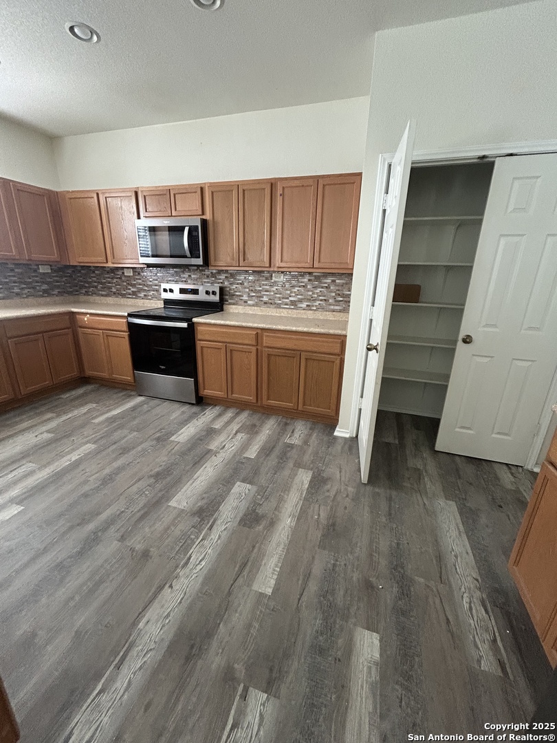 11111 Denae Live Oak TX 78233