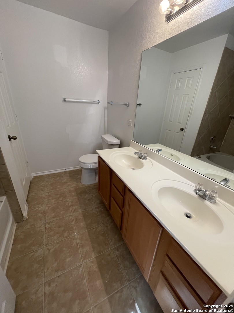 11111 Denae Live Oak TX 78233