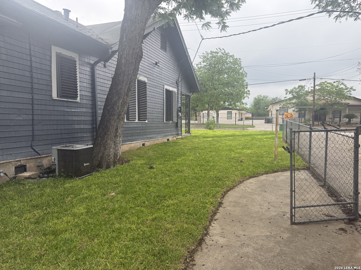 1416 N Trinity Street San Antonio TX 78207