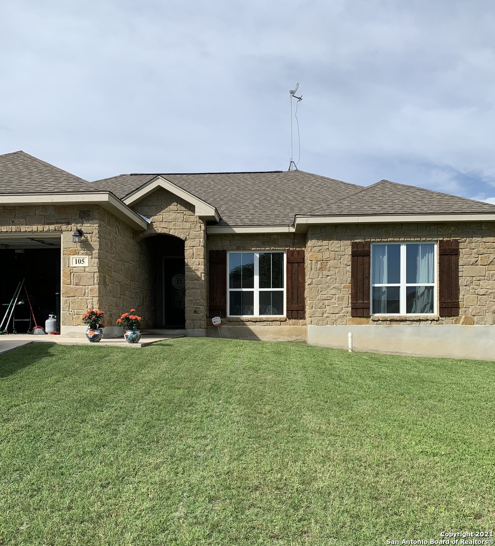 105 Parkcrest Floresville TX 78114