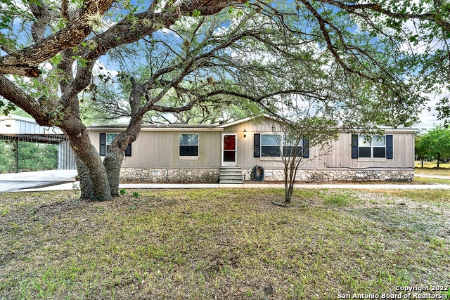 335 Governors Drive Floresville TX 78114