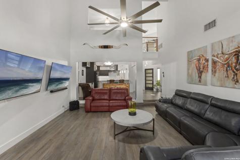 107 Tapatio Drive E Boerne TX 78006