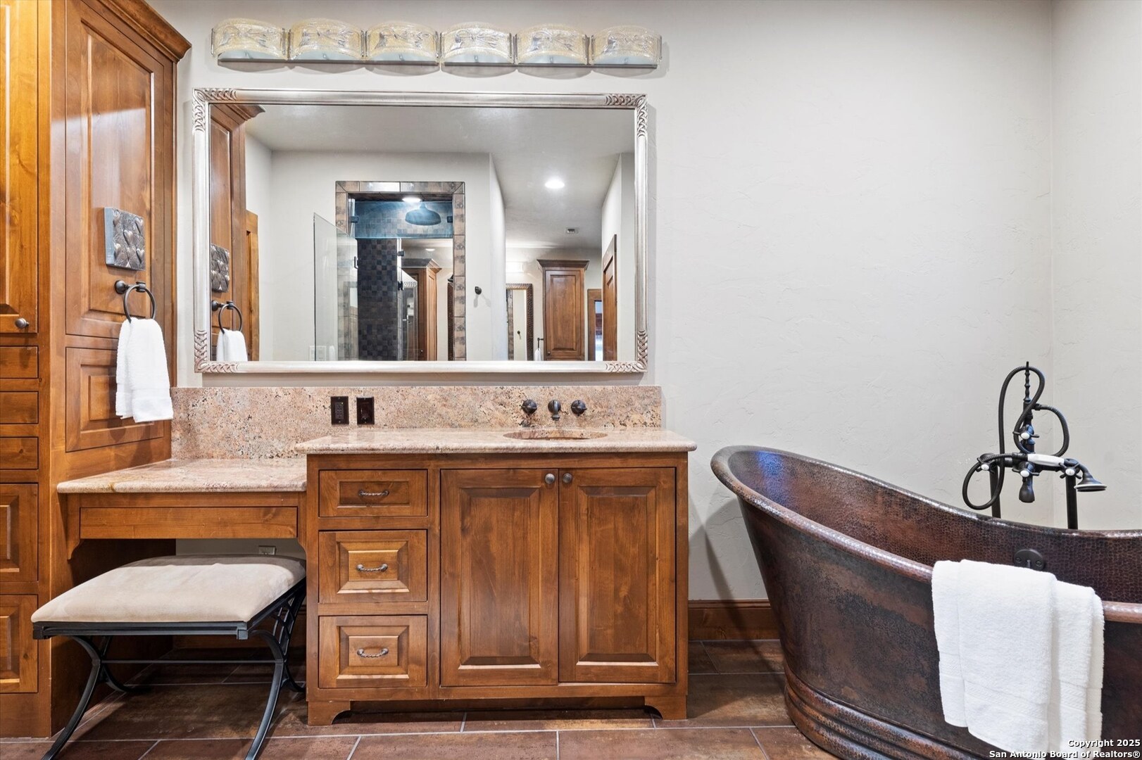 556 Cliff View Loop Harper TX 78631