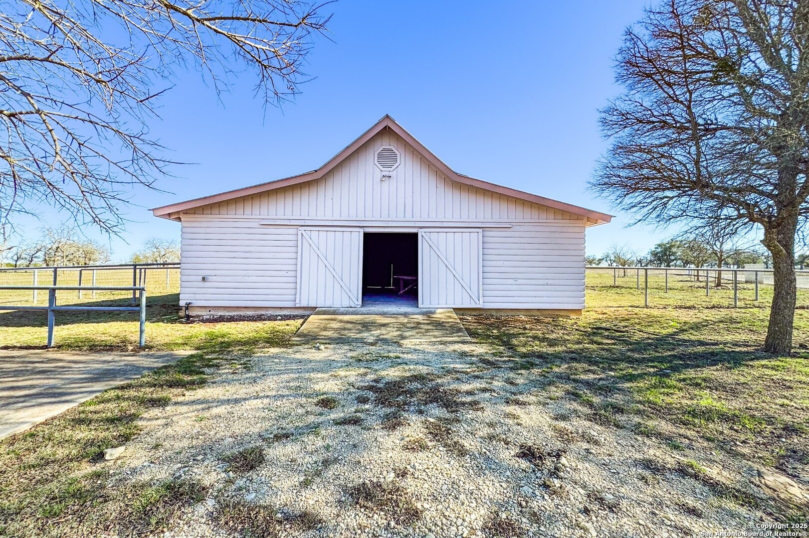 556 Cliff View Loop Harper TX 78631