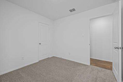 12552 Spoor Valley Converse TX 78109