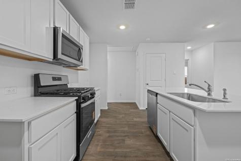 12552 Spoor Valley Converse TX 78109