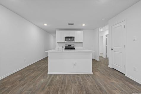 12552 Spoor Valley Converse TX 78109
