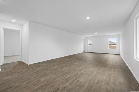 12552 Spoor Valley Converse TX 78109