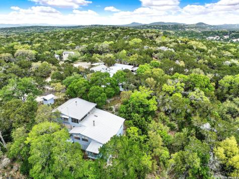 137 Hilltop Loop East Lakehills TX 78063