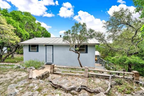 137 Hilltop Loop East Lakehills TX 78063